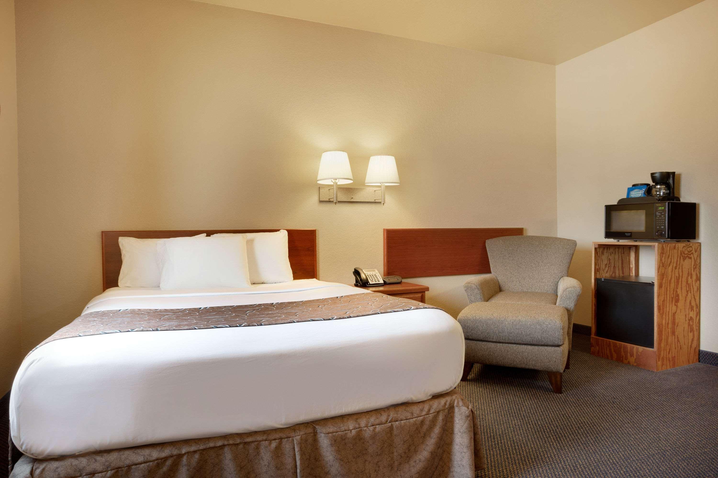 Travelodge By Wyndham ג'ילט מראה חיצוני תמונה