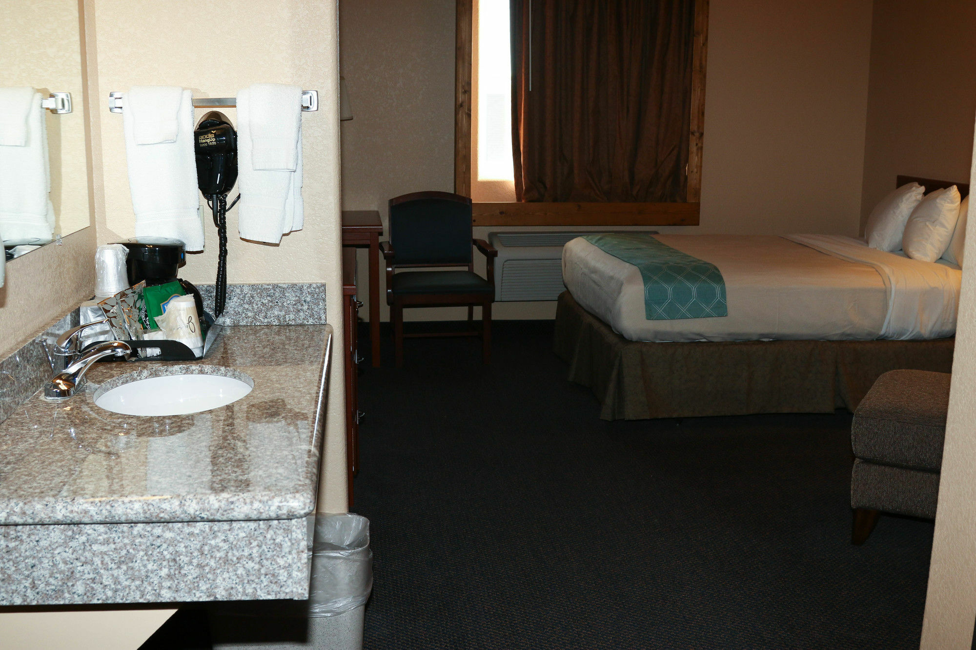 Travelodge By Wyndham ג'ילט מראה חיצוני תמונה