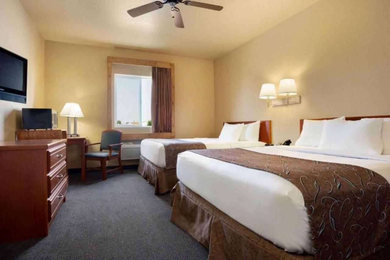 Travelodge By Wyndham ג'ילט מראה חיצוני תמונה